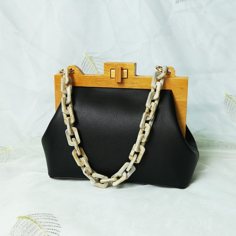 Chic Chain Affair Shoulder Bag