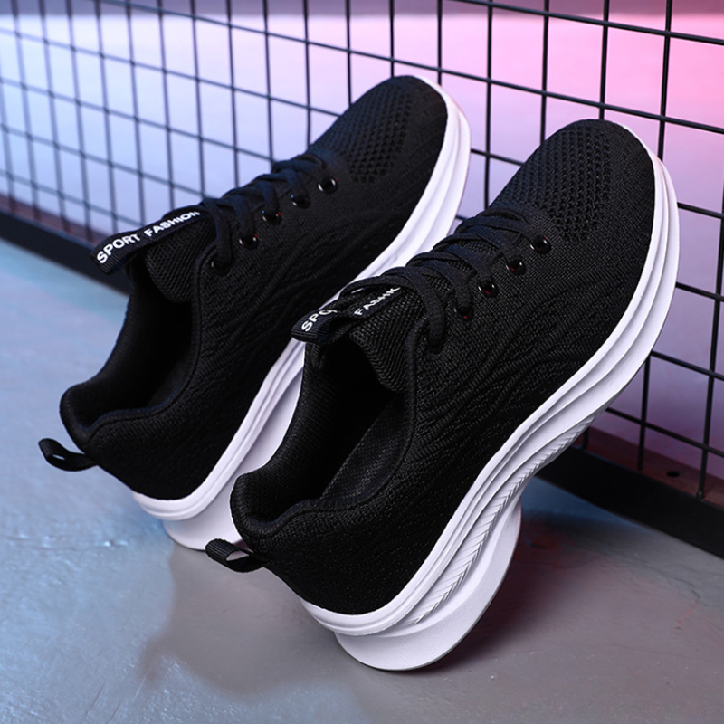 Women’s Flyknit Lightweight Running Sneakers