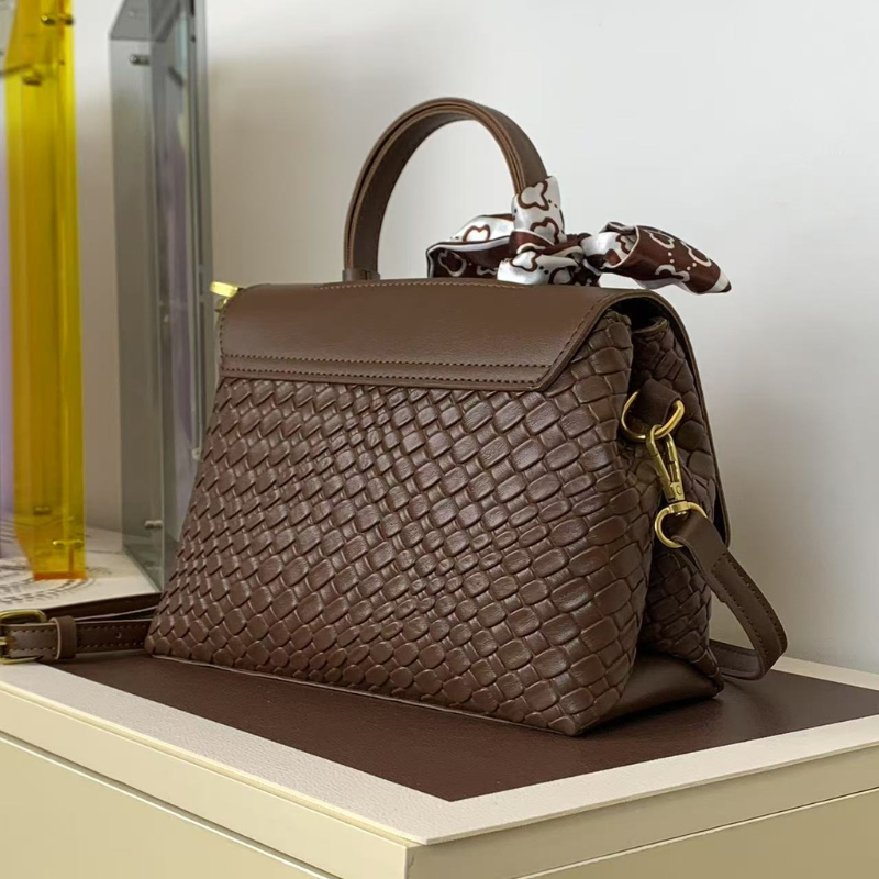 French Niche Small Square Commuting Shoulder Bag