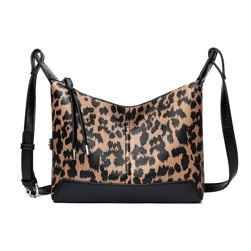 Savannah Dumpling Shoulder Bag