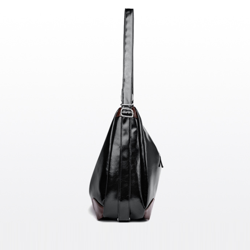 Oil Wax Heritage Shoulder Bag