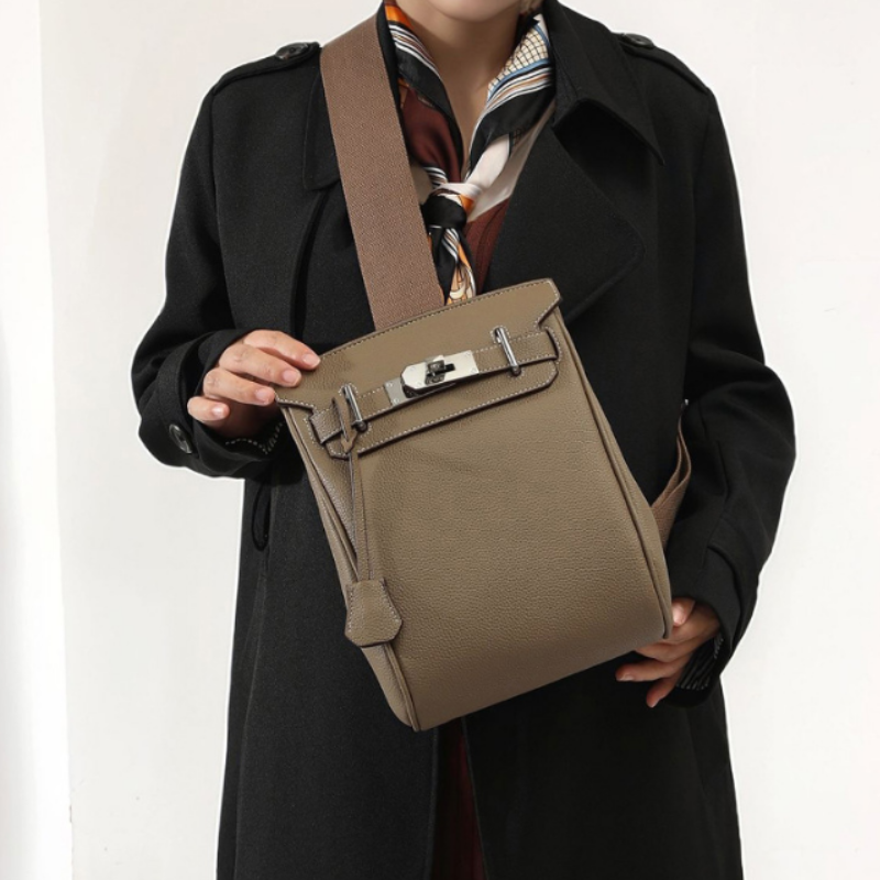 Heritage Lock Crossbody Bag