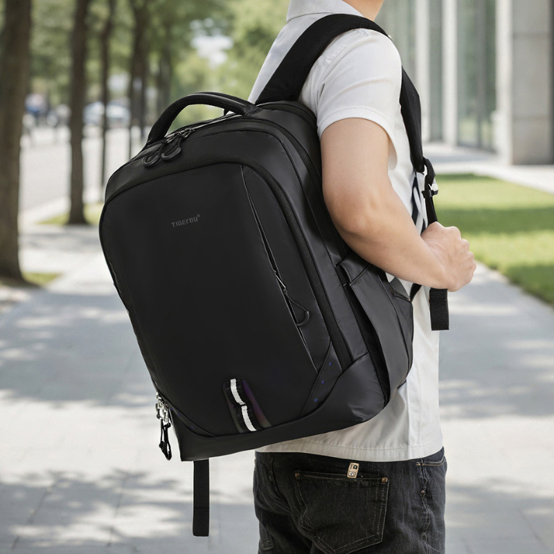 Men’s Casual Large Capacity Travel Backpack