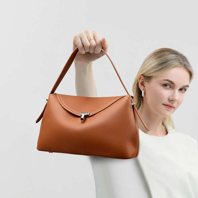 Elegant Ease Large-Capacity Women’s Handbag