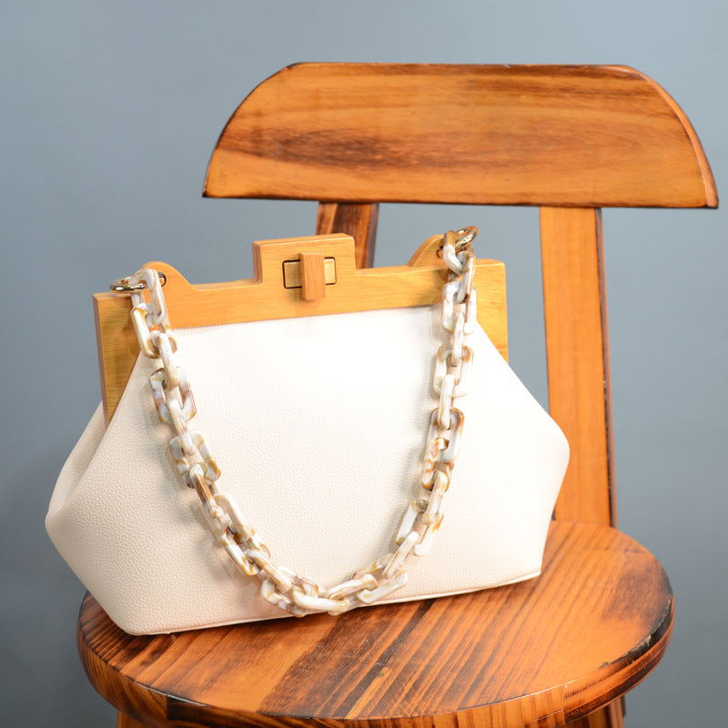 Chic Chain Affair Shoulder Bag
