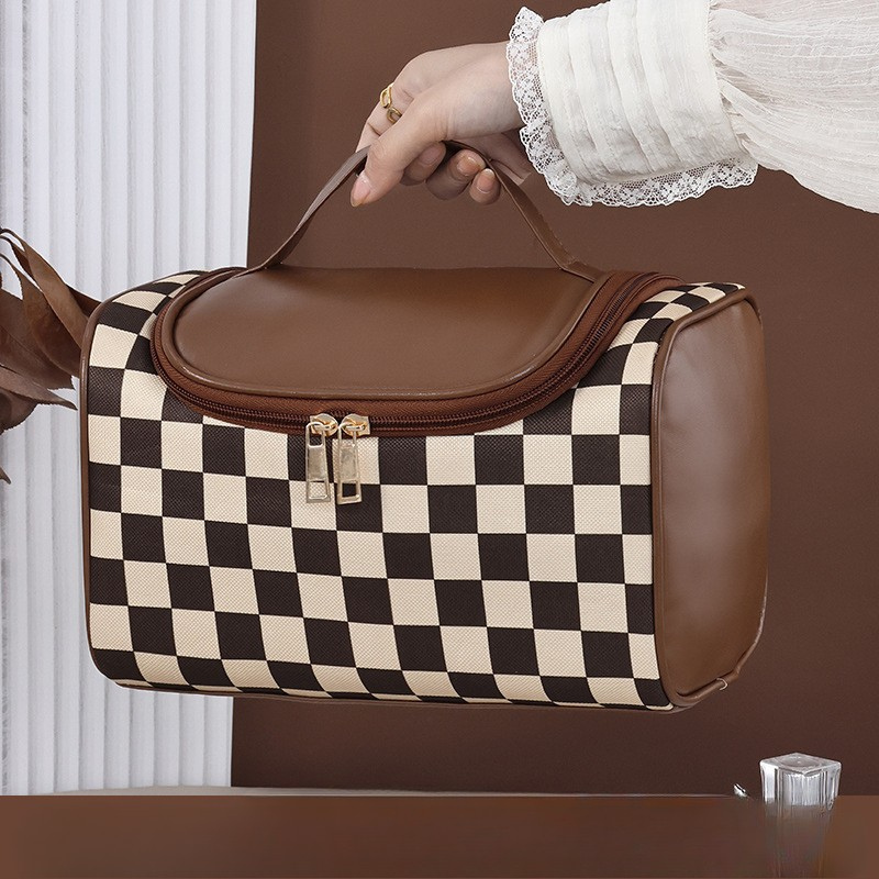 Stylish Glamour Portable Cosmetic Bag