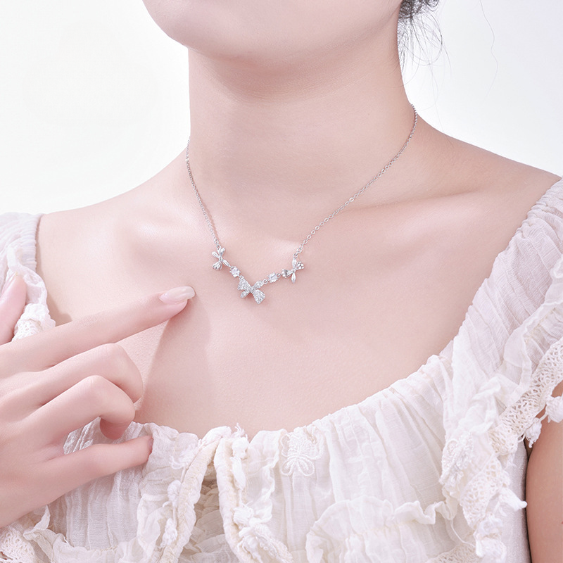 White Zircon Bow Clavicle Necklace
