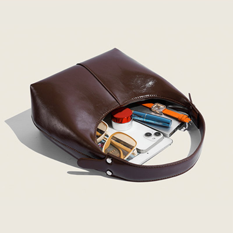 Wax Baguette Niche Shoulder Bag