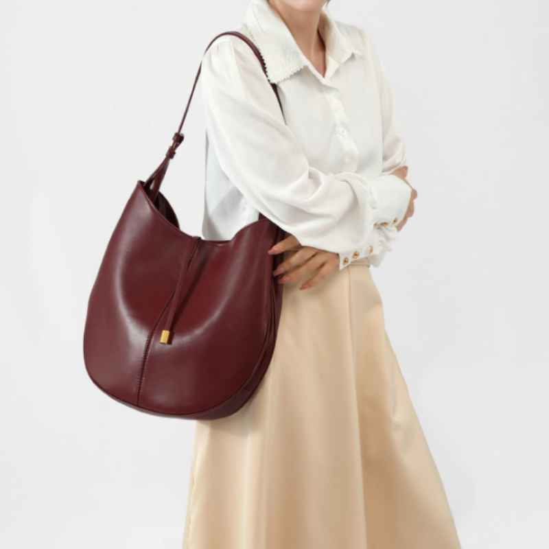 Modern Essential Shoulder Bag
